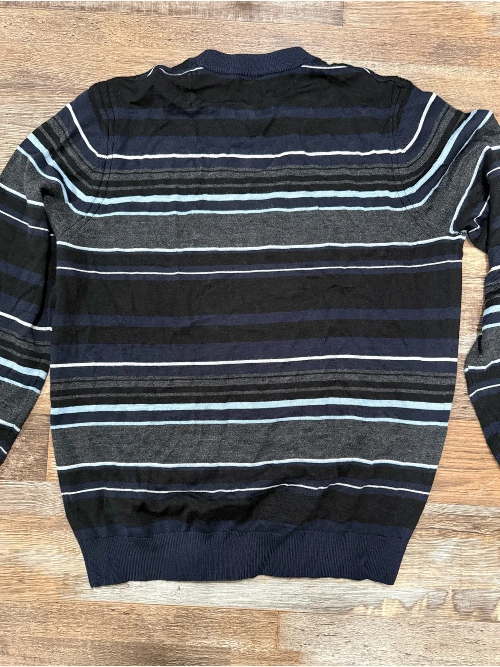 Murano Modern Performance Men’s Striped Crewneck Sweater - M
